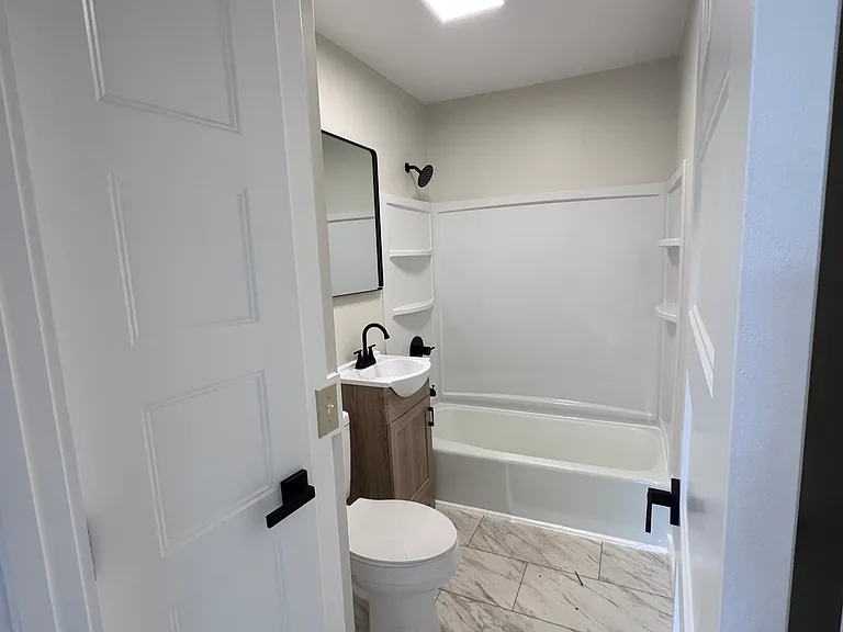 135 Hunter Ave — Photo 6