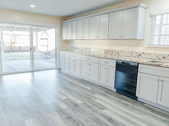4th image of 4253 Strathmore Way