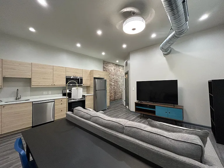 50 E Utica St — Photo 10