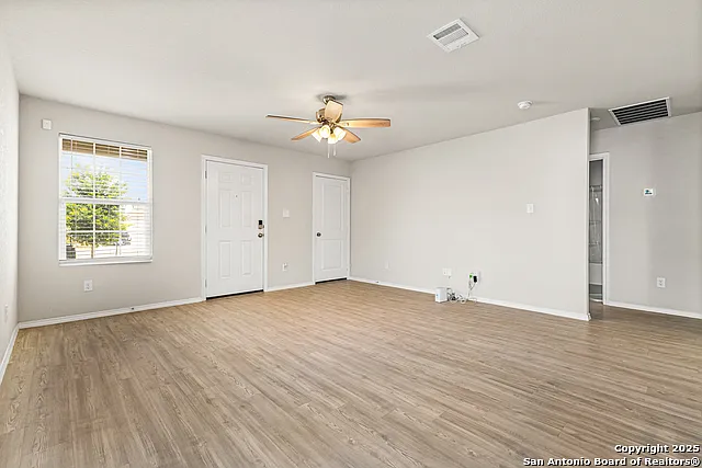 3 bed, 2.0 bath, 1267 sqft, $1,700 — Photo 4