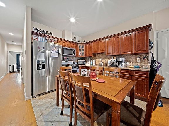 4th image of 41 Wright Ave