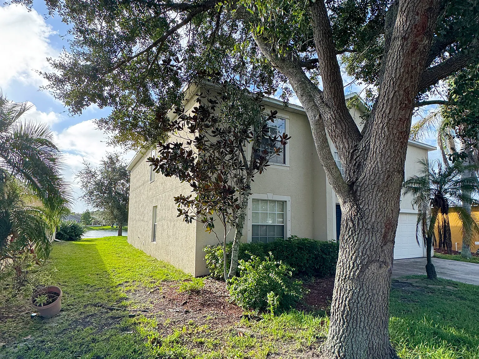 4 bed, 3.5 bath, 3700 sqft, $2,600 — Photo 3