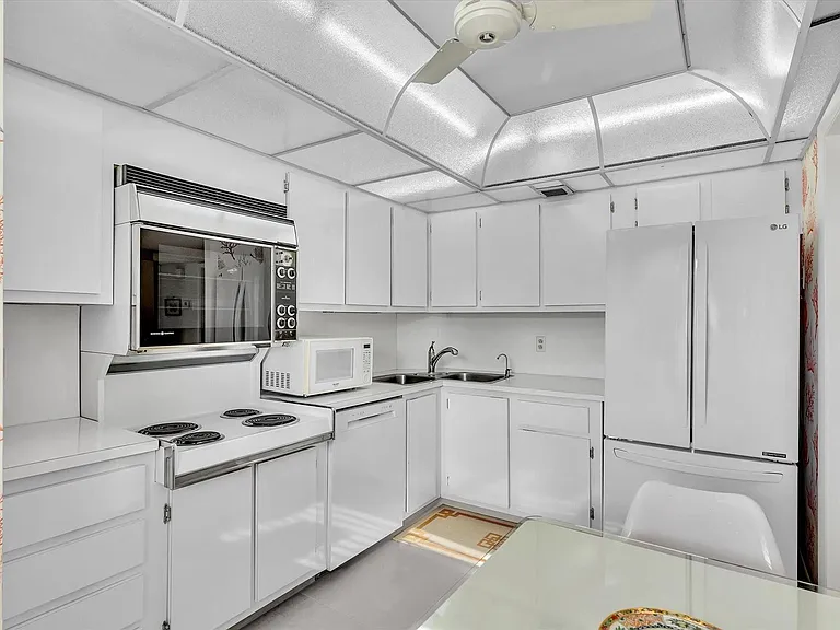 1537 E Hillsboro Blvd #438 — Photo 9