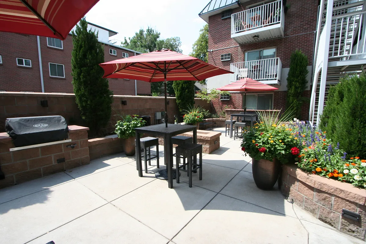 Photo 2 of 8 - 172 S Clarkson St #207 - Denver, CO Building Photo - 172 S Clarkson St #207