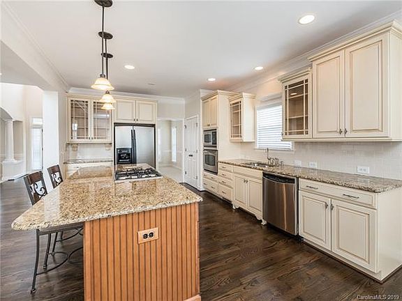 5th image of 120 Herons Gate Dr