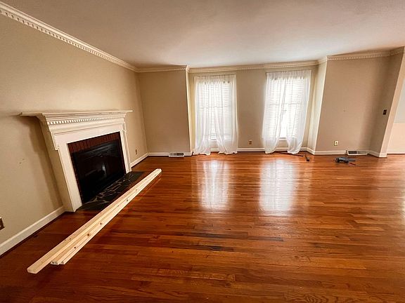 5th image of 221 Devon Dr #1