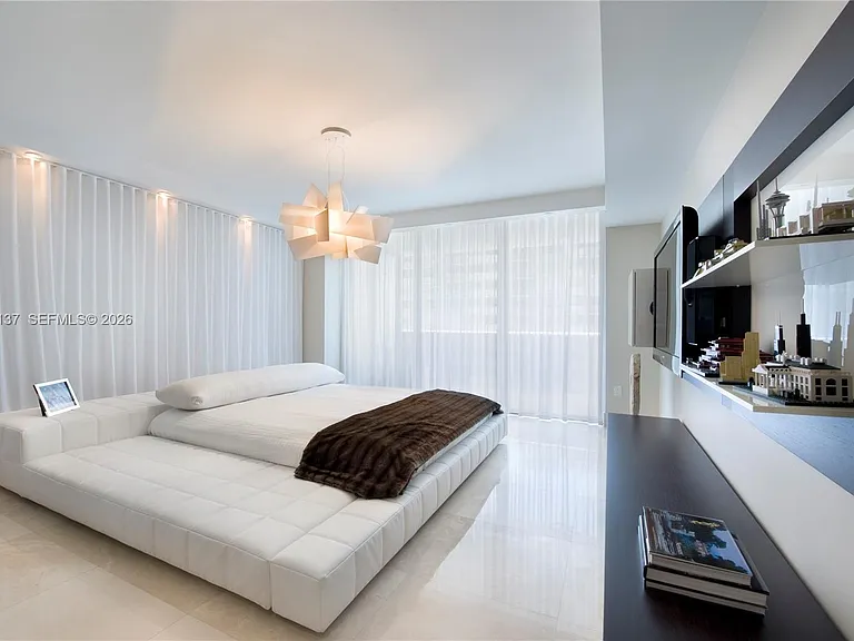 5875 Collins Ave #1008 — Photo 15