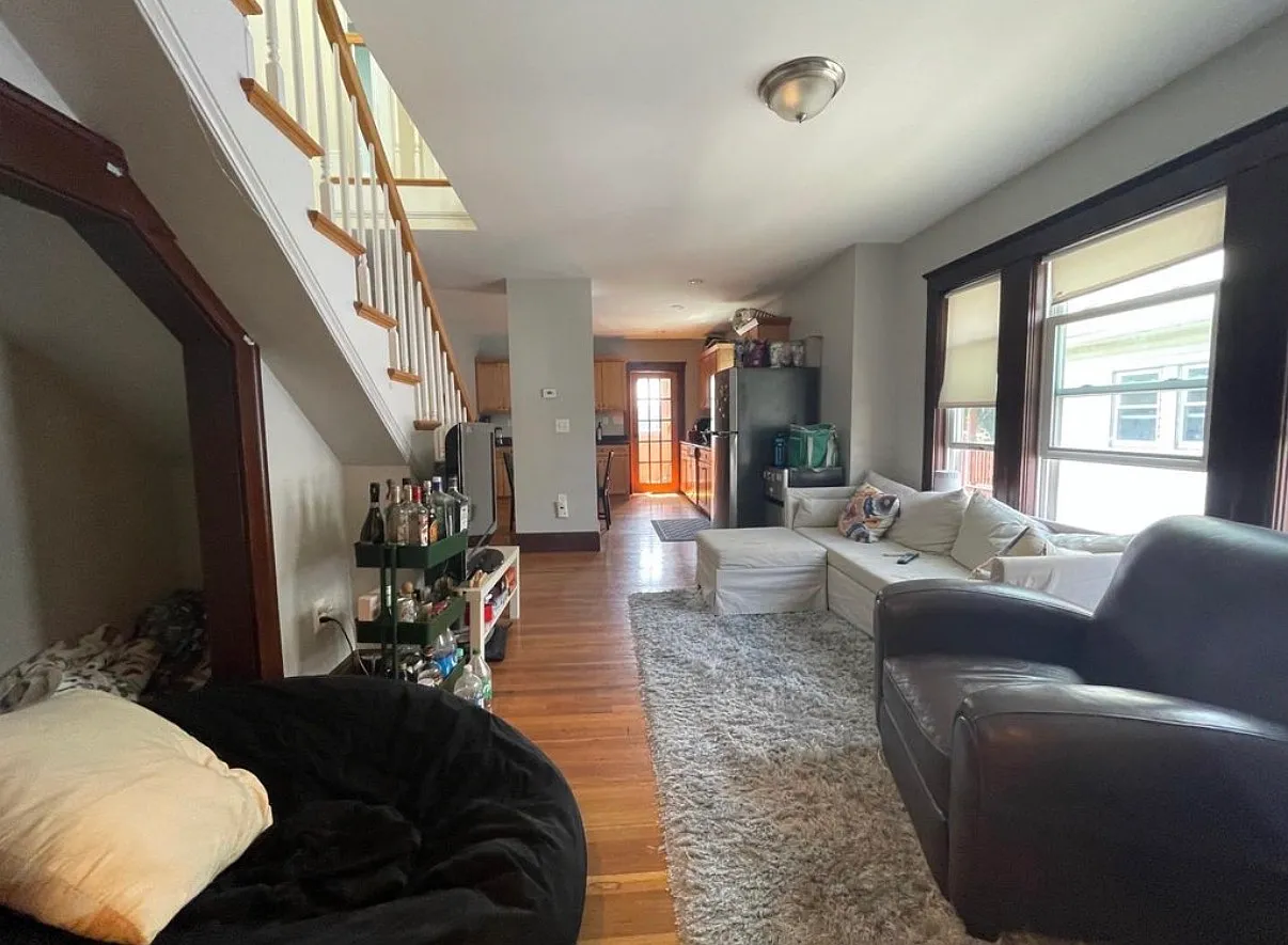 6 bed, $8,100 — Photo 4