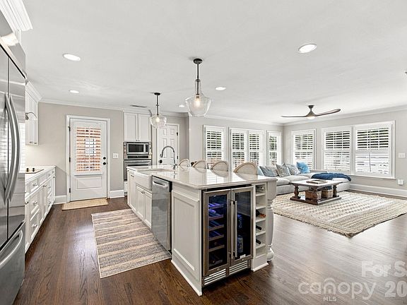 4th image of 1901 Runnymede Ln