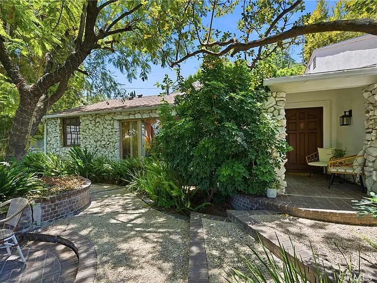 18000 Karen Dr — Photo 4