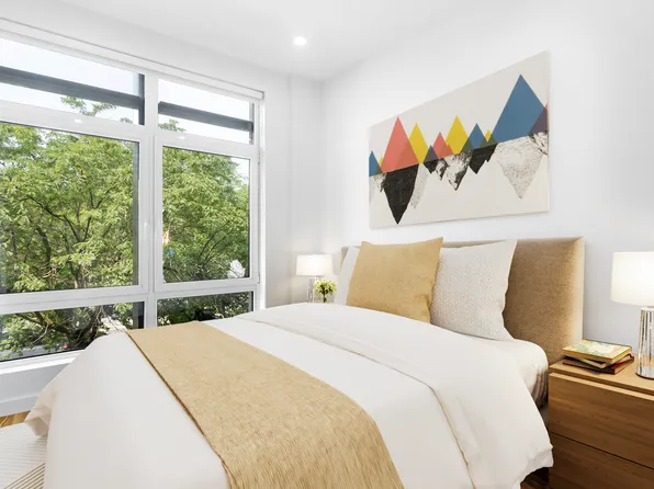 309 Ocean Parkway image 7 of 13