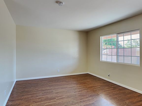5th image of 828 James Pl