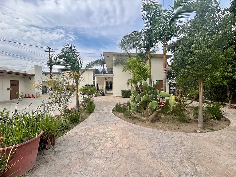 16640 Crenshaw — Photo 8