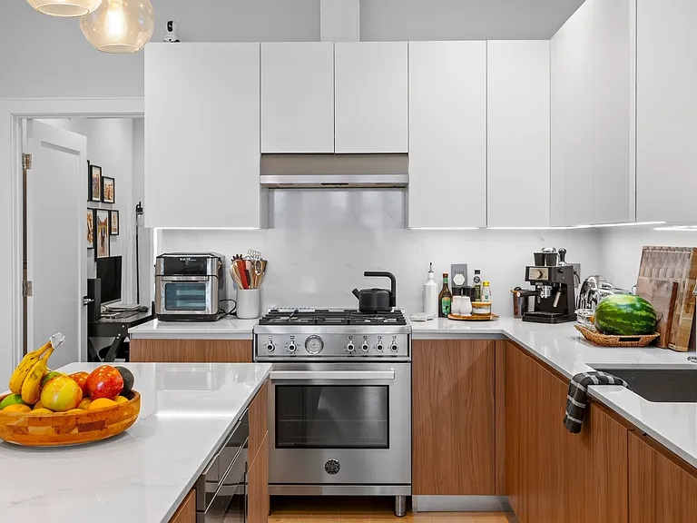 708 E 6th St #2 — Photo 7
