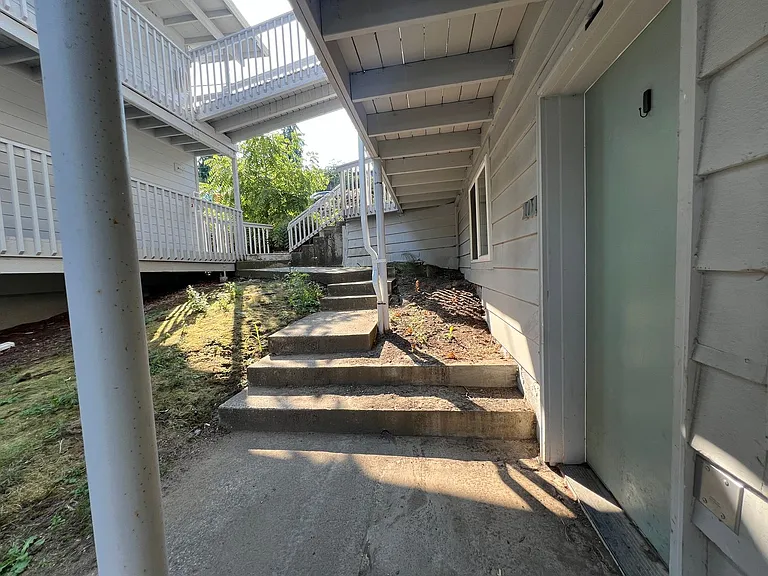 907 21st St — Photo 13