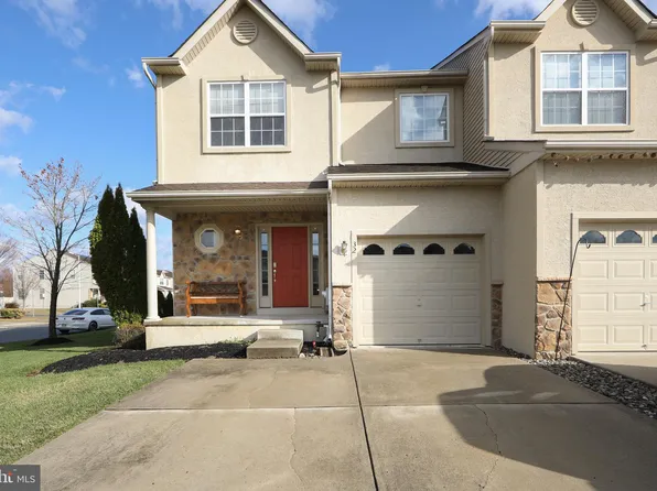 32 Glacier Dr, Berlin, NJ 08009
