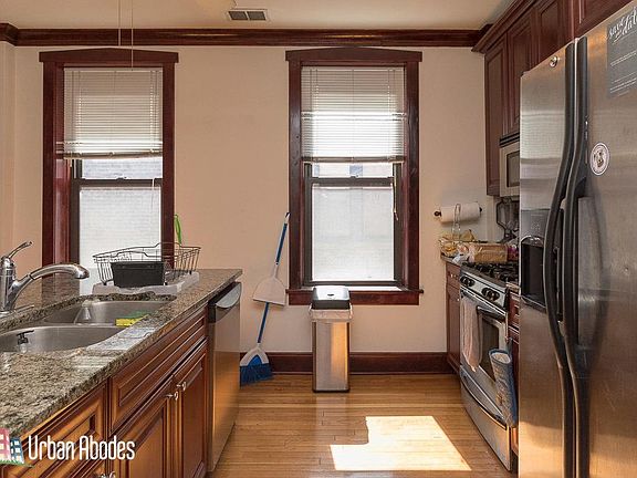 4th image of 2236 N Kenmore Ave #Ua3