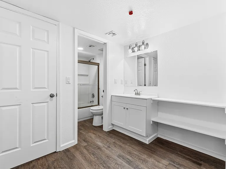 Oakbrook Apartments — Photo 41