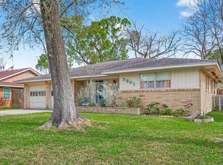 2805 Woodlawn St, Dickinson, TX 77539