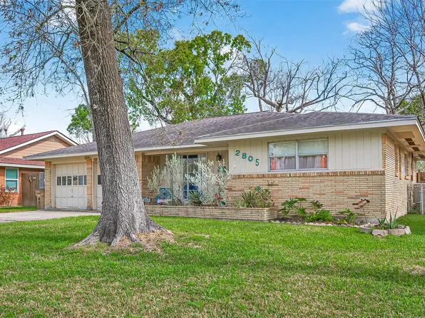 2805 Woodlawn St, Dickinson, TX 77539