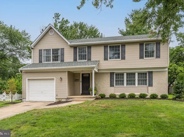 115 Old Colony Ln, Marlton, NJ 08053