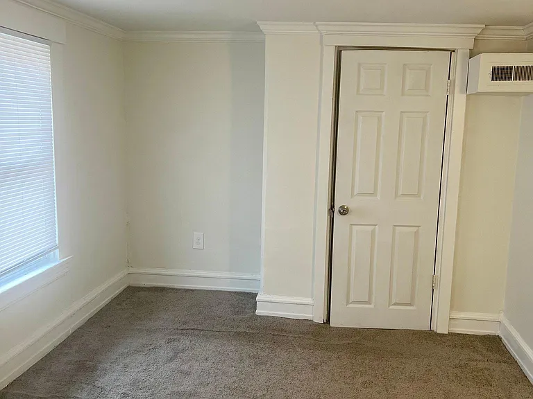 811 E Chestnut St — Photo 12