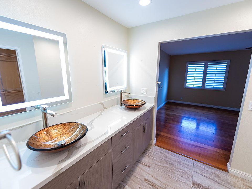 Master Bedroom sinks for him and her
