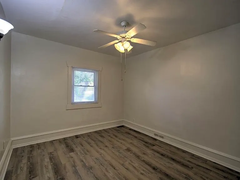 1621 N Monroe St — Photo 6