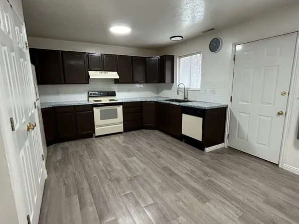 203 N Geneva Rd APT 10, Provo, UT 84601
