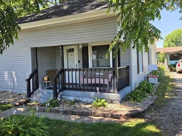 903 S Walnut St, Sesser, IL 62884
