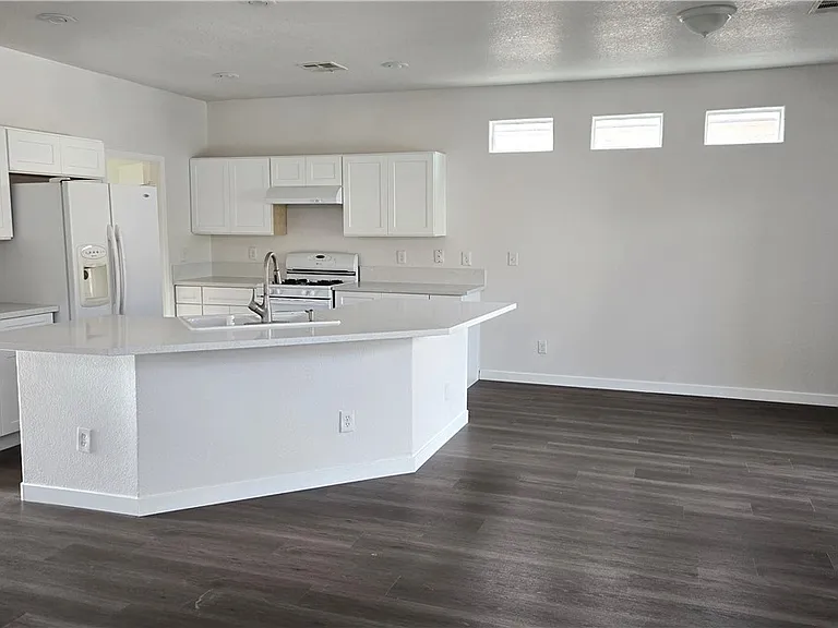 8229 Time Machine Ave — Photo 3