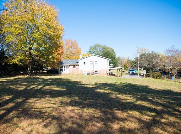 Very Large Fenced Back Yard