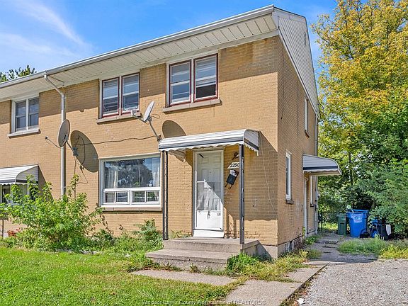 2nd image of 2290 Tecumseh Rd W