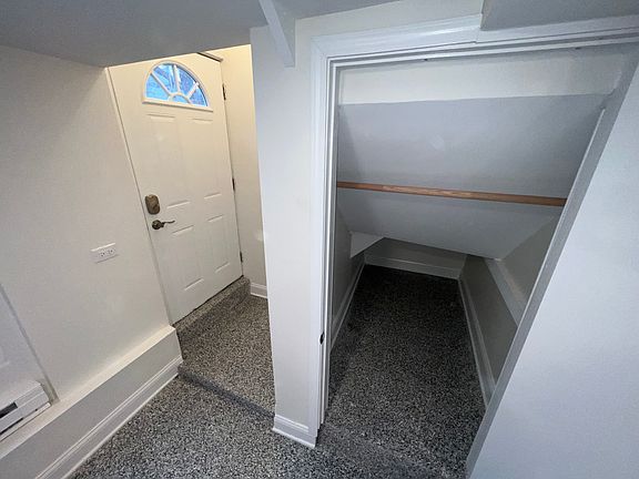4th image of 3339 W Berteau Ave #2