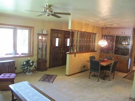 Formal DR w/built-in china cabinet!