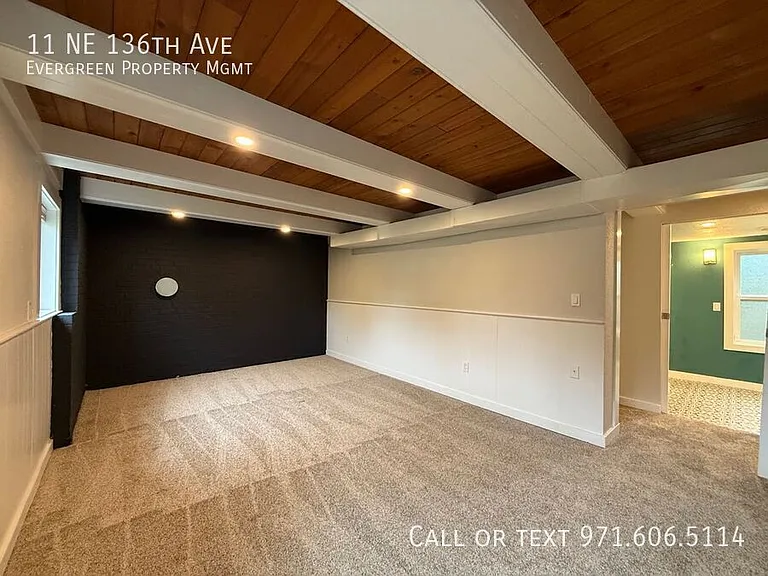 11 NE 136th Ave — Photo 28