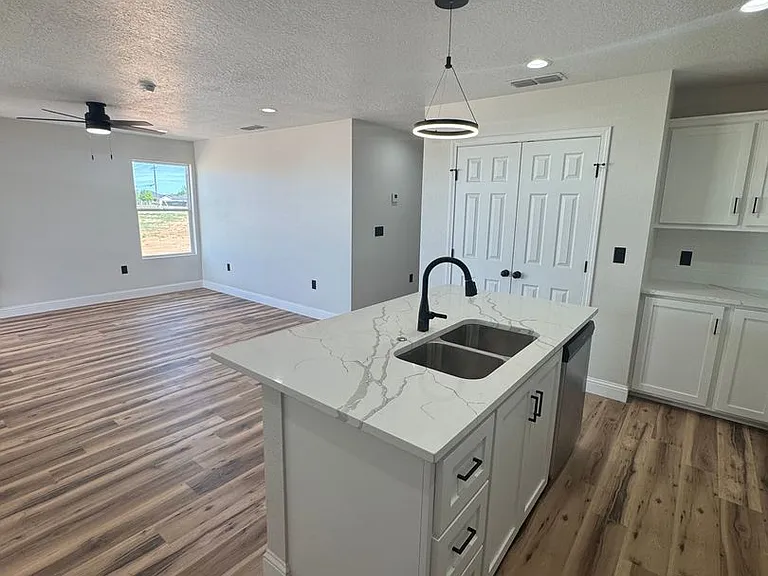 108 Chisum Dr — Photo 5