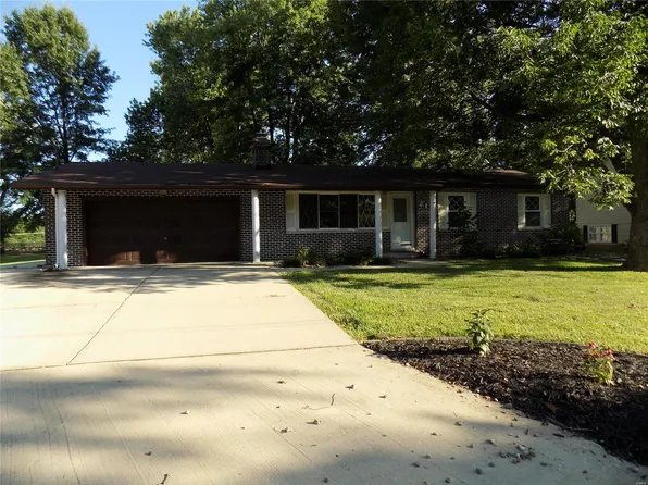 211 Palmer St, Brighton, IL 62012