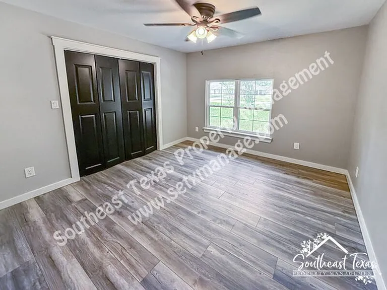 990 Springdale St — Photo 12