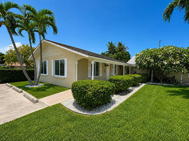 1232 Cabana Rd #1 — Photo 2