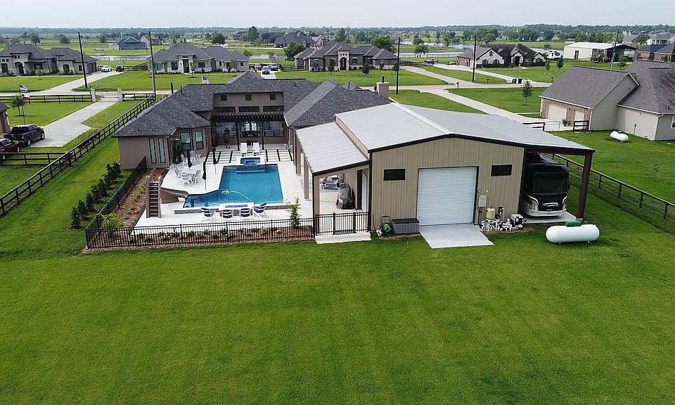 2nd image of 7919 Stratford Hall Dr
