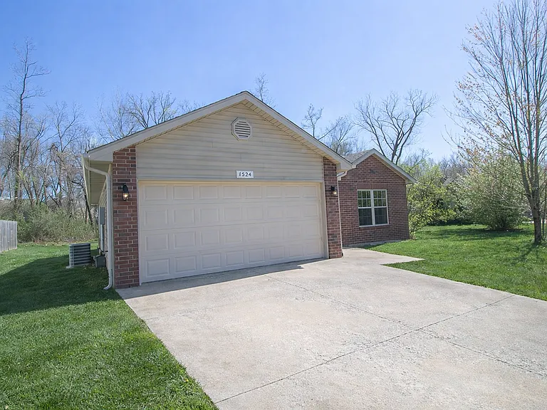 1524 Bodie Dr — Photo 2