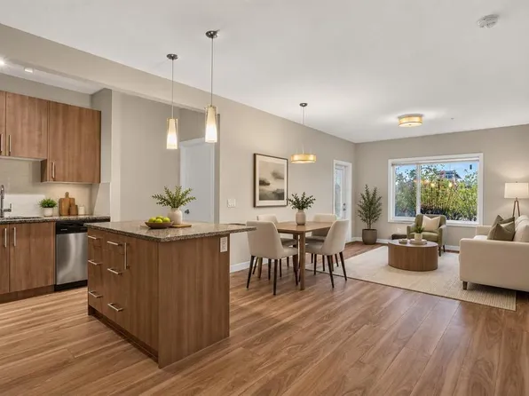 4 W Sage Hill Ter NW #7, Calgary, AB T3R 0W4