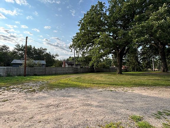 3rd image of Pearson Way NE