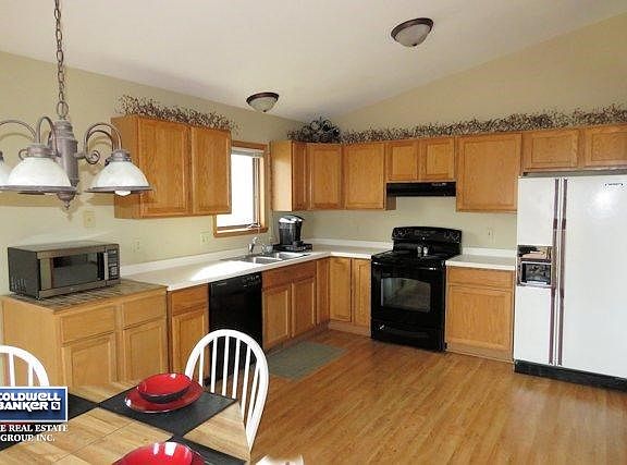 3rd image of 664 Simon Dr