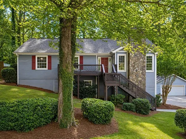 4520 Forest Green Dr, Sugar Hill, GA 30518