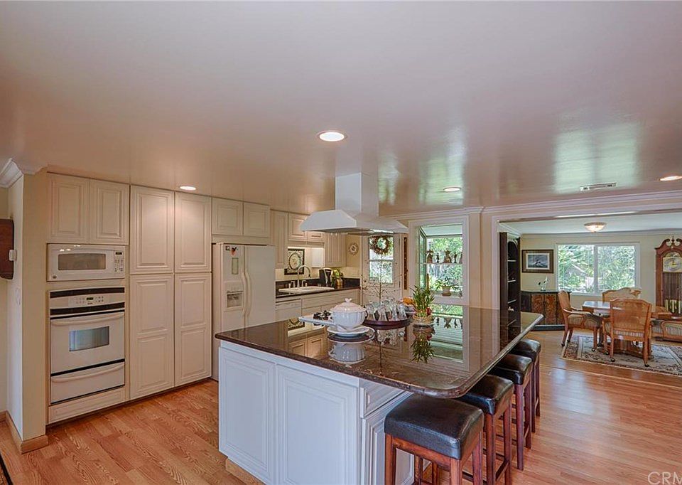 1st image of 1331 E Greenview Dr