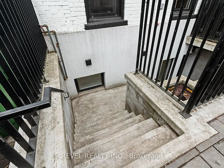 89 Foxley St #LOWER — Photo 15