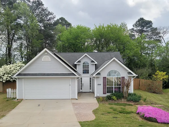 1842 Live Oak Ln, Hampton, GA 30228