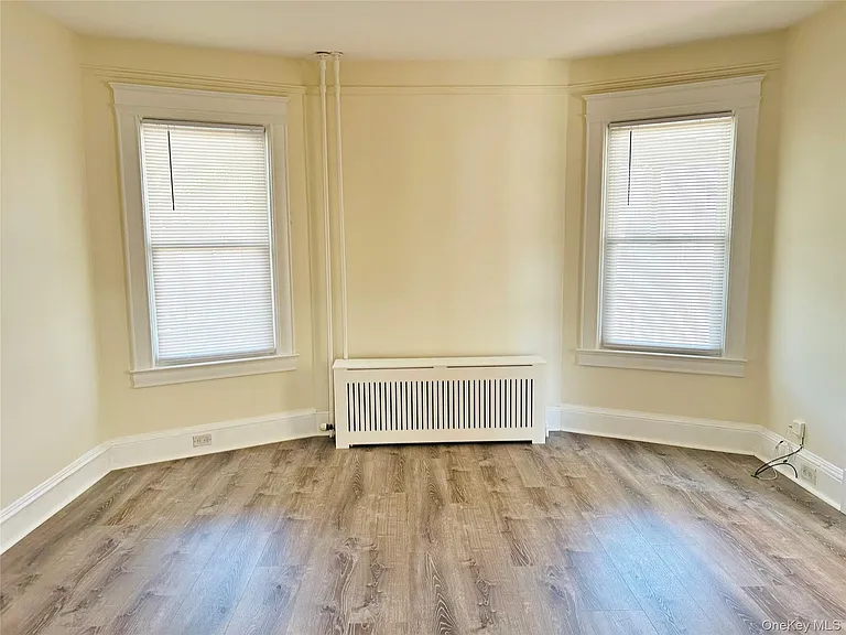 46 Totten Pl — Photo 5